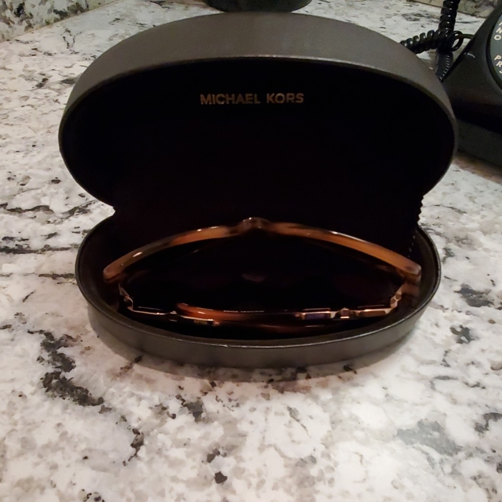 Michael Kors Shades brown Leopard Color w/case